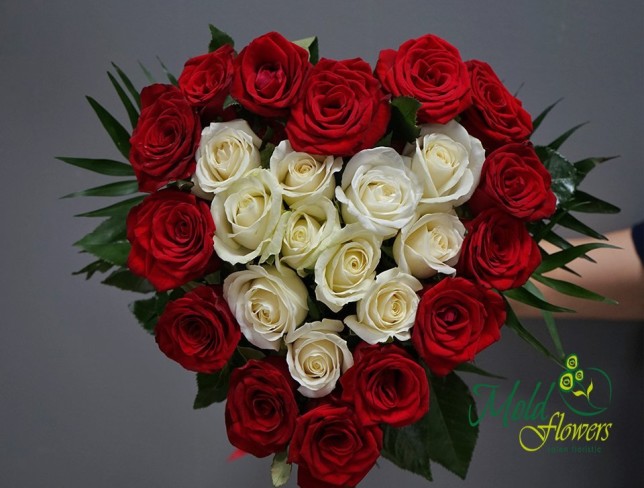 Heart-shaped bouquet of roses ''First Date'' photo